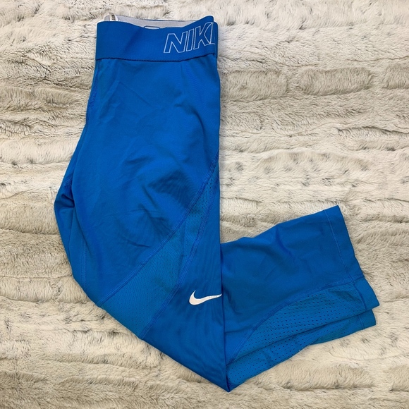 Nike Pants - Nike Cropped Leggings